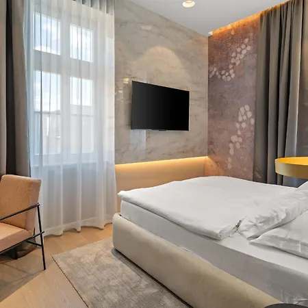 Monamel Luxury Oda ve Kahvaltı 4*